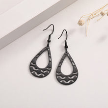Load image into Gallery viewer, Hollow Wavy Teardrop Earrings