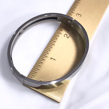 Load image into Gallery viewer, TWISTED CABLE WIRE BANGLE