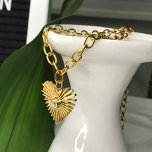 Load image into Gallery viewer, SHINING HEART NECKLACE