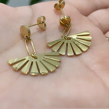 Load image into Gallery viewer, FAN DROP EARRINGS