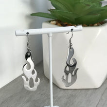 Load image into Gallery viewer, On Fire Earrings