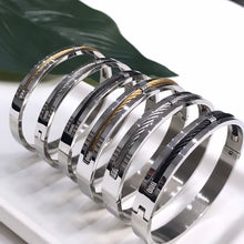 Load image into Gallery viewer, TWISTED CABLE WIRE BANGLE