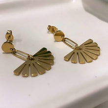Load image into Gallery viewer, FAN DROP EARRINGS