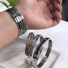 Load image into Gallery viewer, TWISTED CABLE WIRE BANGLE