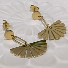 Load image into Gallery viewer, FAN DROP EARRINGS