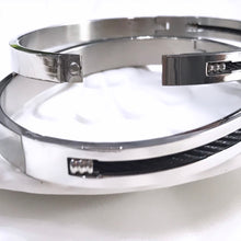 Load image into Gallery viewer, TWISTED CABLE WIRE BANGLE