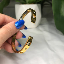 Load image into Gallery viewer, Heart Of Gold Bangle
